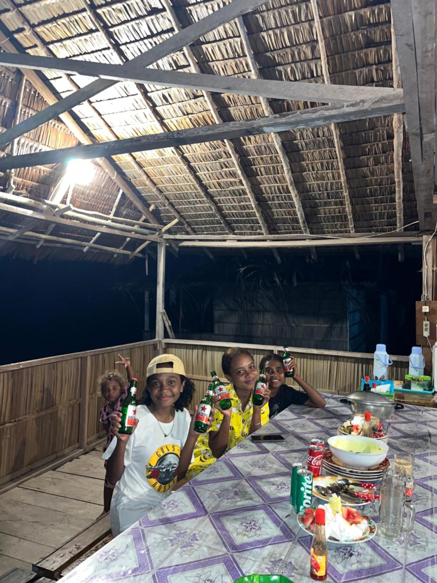 Junior Homestay Kri Bagian luar foto